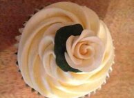 Vanilla Cupcake with Ivory Rose - £1